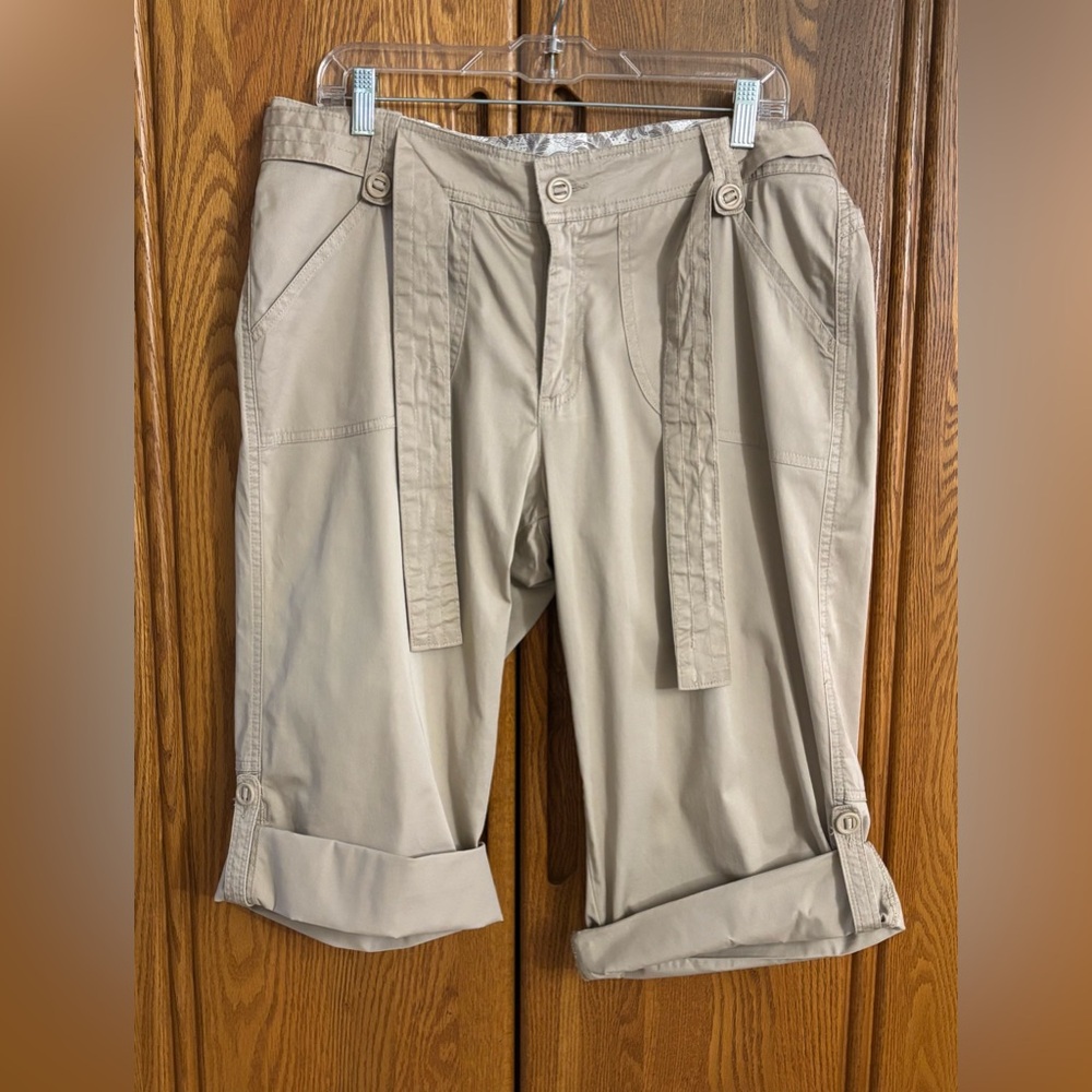 Lee Khaki Women's Capris with Strap Details